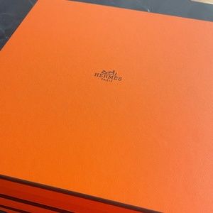empty Hermès orange box (es)